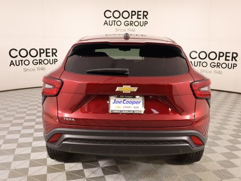 Used 2025 Chevrolet Trax LS w/ LS Convenience Package image 21