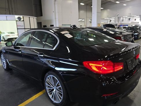 Used 2018 BMW 530i xDrive w/ Premium Package image 4