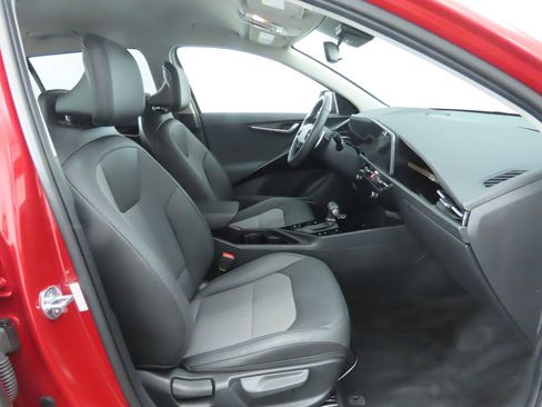 Used 2023 Kia Niro EX image 21