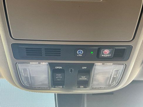 Used 2021 Honda Pilot Touring image 18