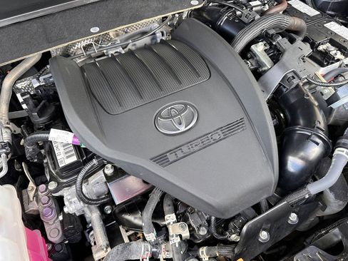 Used 2024 Toyota Highlander LE image 33