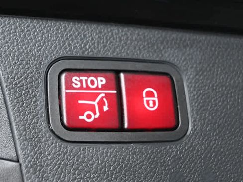 Used 2018 Mercedes-Benz GLC 300 4MATIC image 10