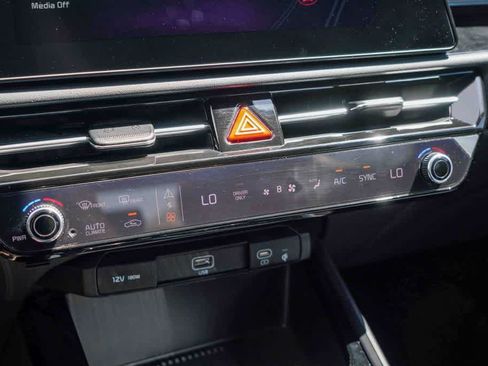 Certified 2023 Kia Niro EX FWD image 21