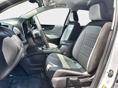 Used 2022 Chevrolet Equinox LS FWD image 3