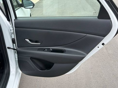New 2026 Hyundai Elantra SE FWD image 17