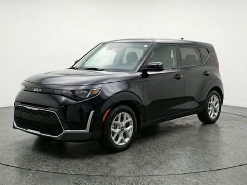 Used 2025 Kia Soul LX w/ LX Technology Package image 3