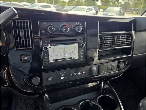 Used 2017 Chevrolet Express 2500 RWD image 47