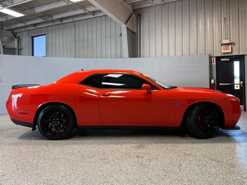 Used 2016 Dodge Challenger SRT Hellcat RWD image 8