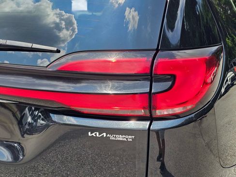 Used 2023 Chrysler Pacifica Touring-L FWD image 7