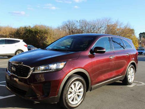 Used 2019 Kia Sorento LX image 1