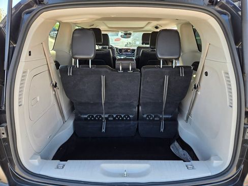 Used 2023 Chrysler Pacifica Limited FWD image 15