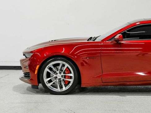 Used 2021 Chevrolet Camaro SS w/ Wild Cherry Design Package 2 RWD image 10