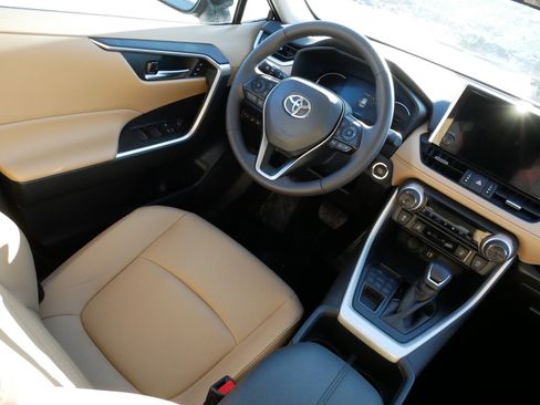 Certified 2025 Toyota RAV4 XLE Premium image 9