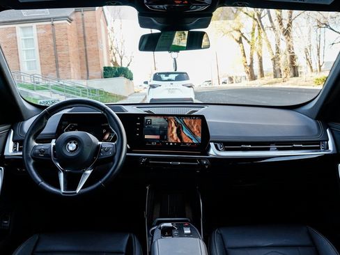 Used 2025 BMW X1 xDrive28i w/ Technology Package image 11