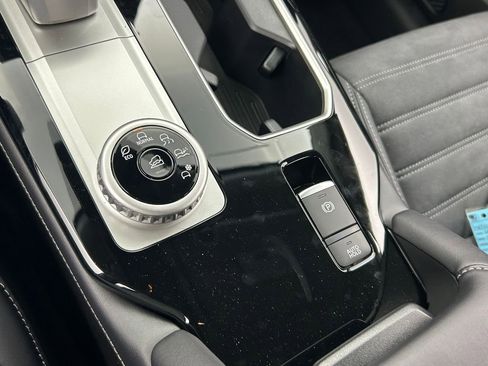 New 2026 Mitsubishi Outlander SE image 32