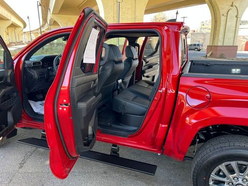 Used 2025 Toyota Tacoma Limited image 8