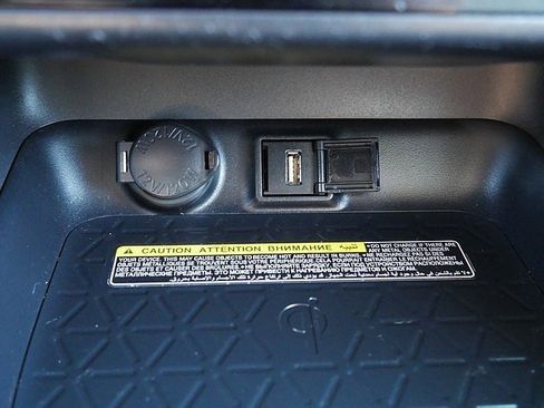 Used 2021 Toyota RAV4 XLE Premium image 38