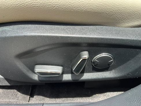 Used 2019 Ford Fusion SE w/ Equipment Group 151A FWD image 12