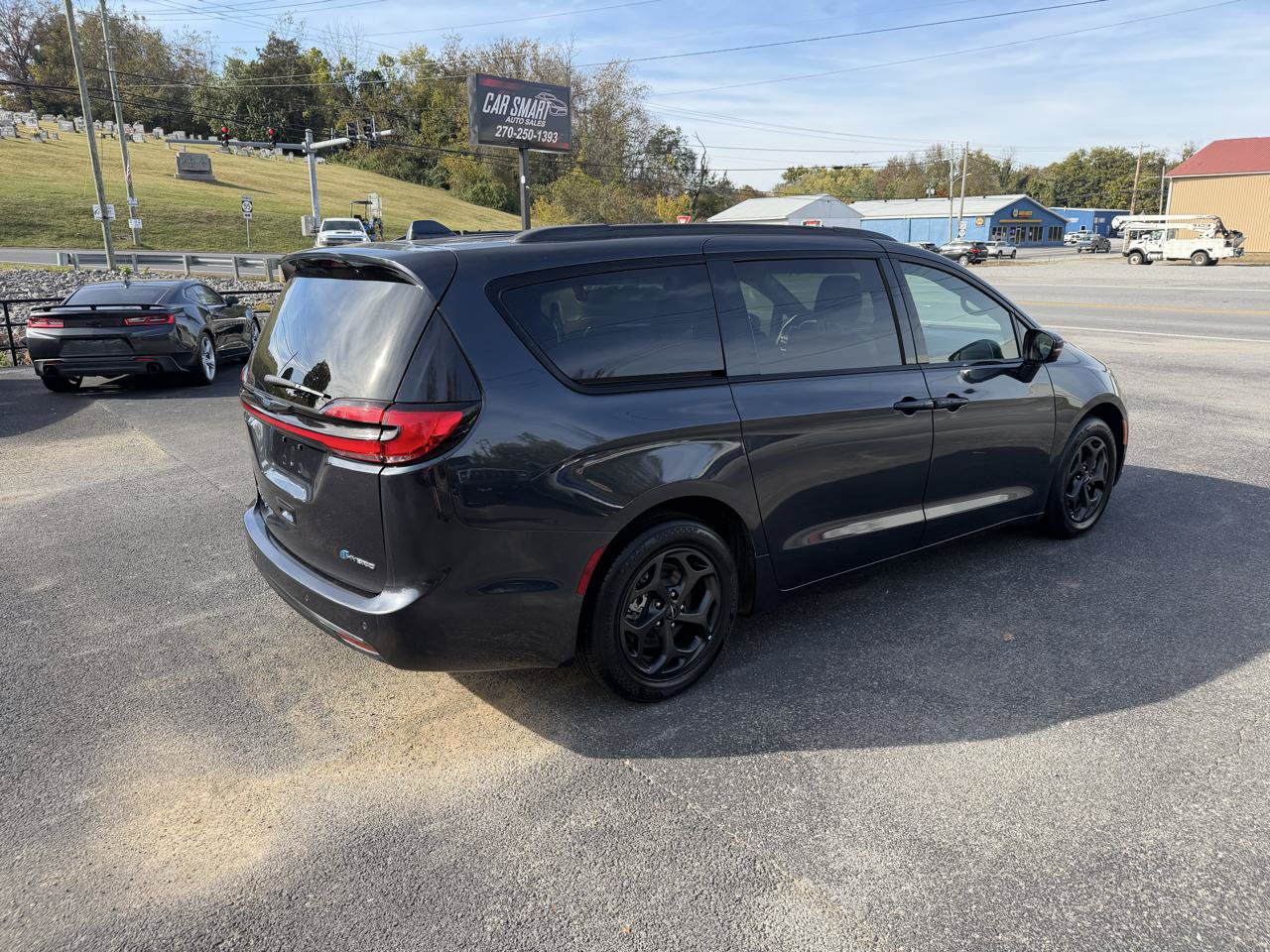 Used 2021 Chrysler Pacifica Touring-L w/ S Appearance Package FWD image 5