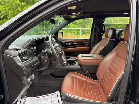 Used 2023 GMC Yukon XL Denali Ultimate AWD/4WD image 28