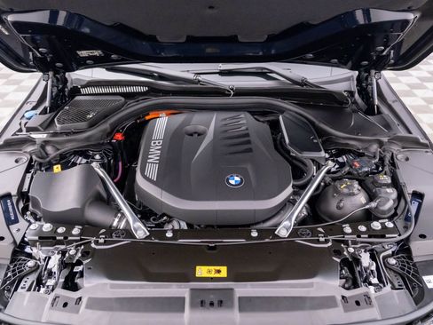 New 2027 BMW 550e xDrive w/ Executive Package AWD/4WD image 31