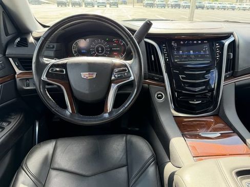 Certified 2019 Cadillac Escalade Luxury RWD image 15