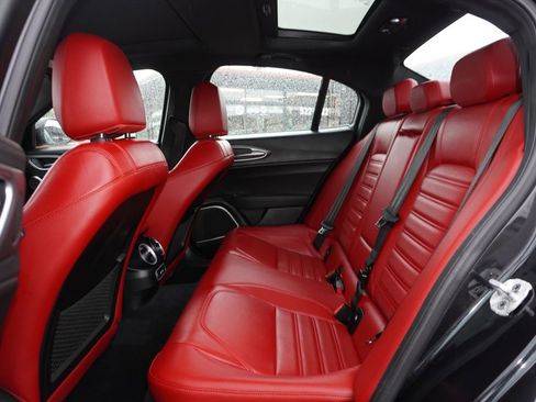 Used 2022 Alfa Romeo Giulia Veloce AWD/4WD image 26