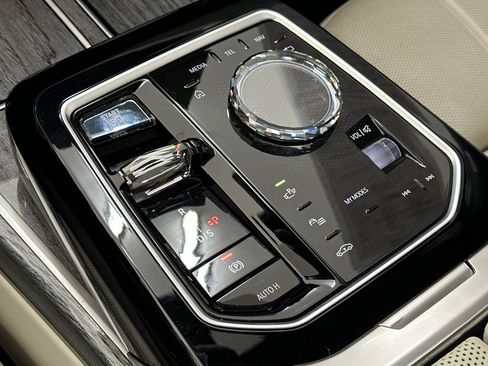 Used 2023 BMW 740i RWD image 17