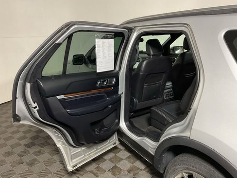 Used 2018 Ford Explorer Limited image 31