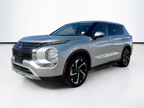 Used 2024 Mitsubishi Outlander SE Black Edition image 7