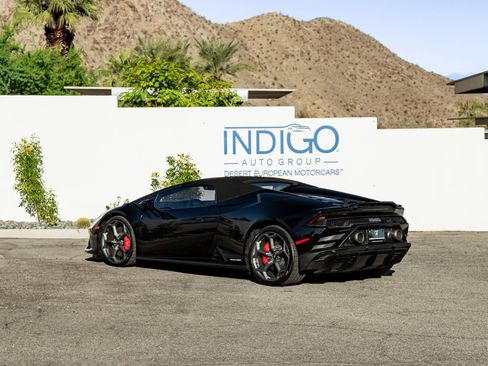 Used 2023 Lamborghini Huracan EVO image 11