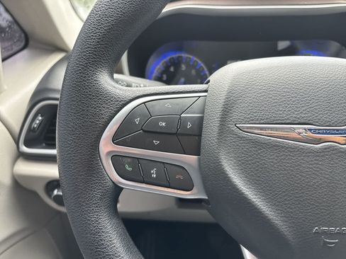 Used 2020 Chrysler Voyager Lxi FWD image 9