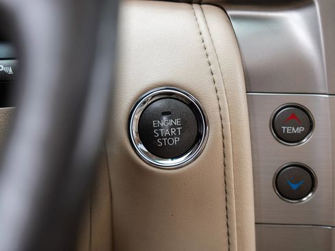 Used 2013 Lexus LX 570 4WD w/ Luxury Pkg image 25