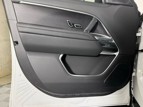 New 2025 Land Rover Range Rover SE AWD/4WD image 14