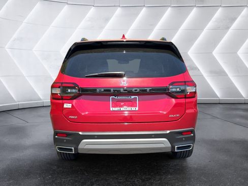Used 2023 Honda Pilot Elite image 4