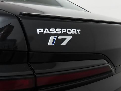 Used 2025 BMW i7 eDrive50 w/ M Sport Package RWD image 7