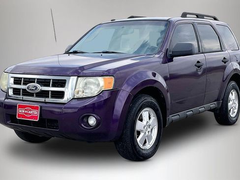 Used 2011 Ford Escape XLT image 2