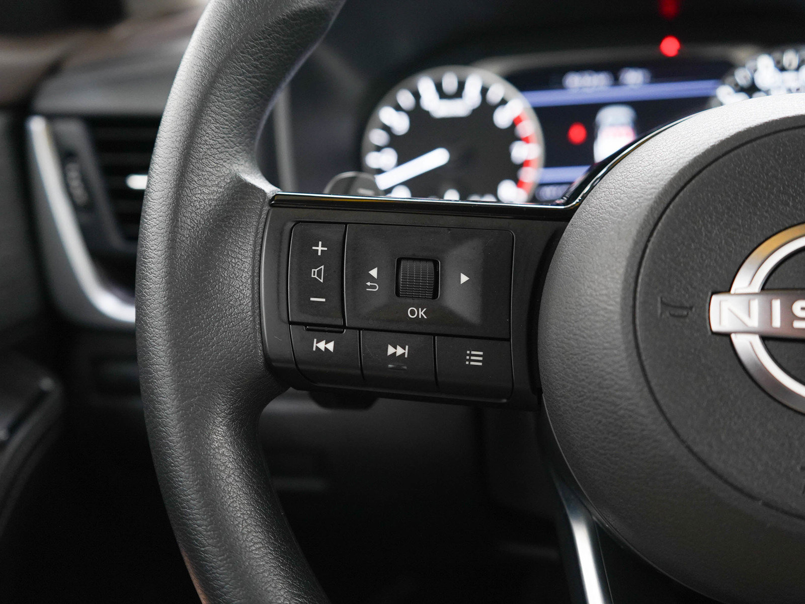Used 2023 Nissan Rogue SV AWD/4WD image 26