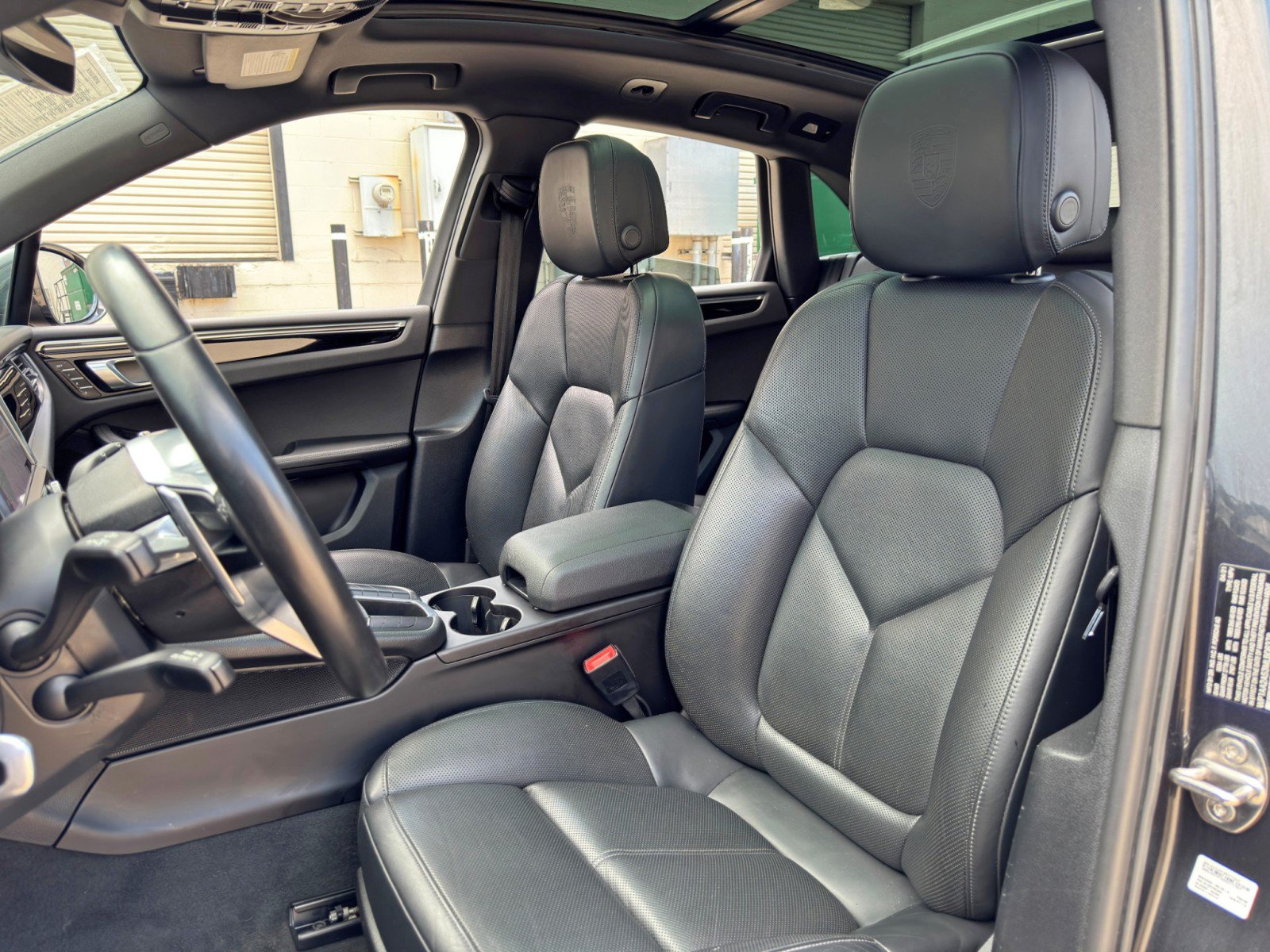 Used 2021 Porsche Macan AWD/4WD image 39