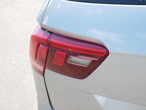 Certified 2024 Volkswagen Tiguan SE AWD/4WD image 17