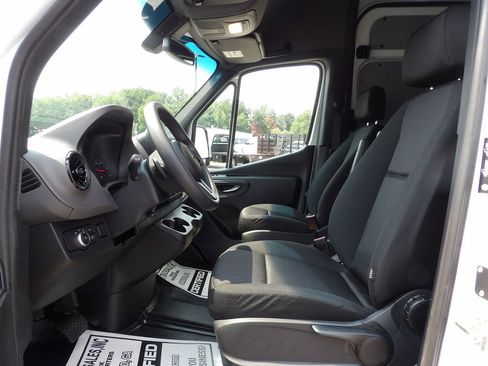 Used 2023 Mercedes-Benz Sprinter 3500 image 17