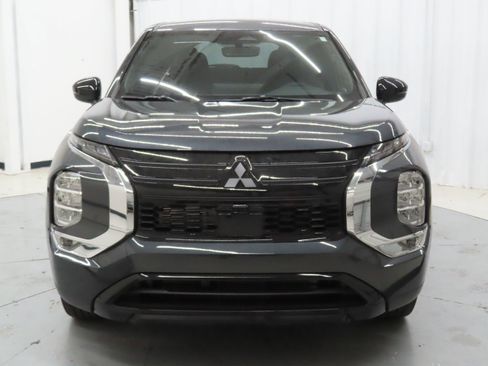 New 2026 Mitsubishi Outlander LE FWD image 8