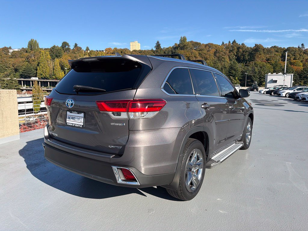 Used 2017 Toyota Highlander Limited Platinum w/ Carpet Mat Package AWD/4WD image 3