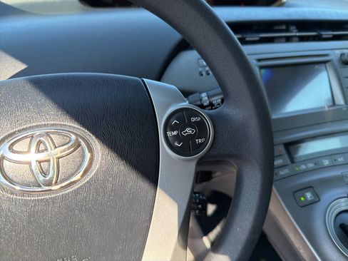 Used 2014 Toyota Prius Two image 31