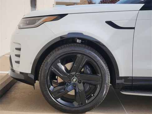 New 2026 Land Rover Discovery Limited Edition image 6
