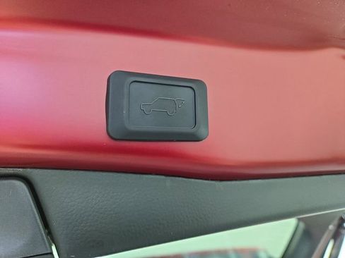 Used 2025 Toyota RAV4 XLE Premium image 33