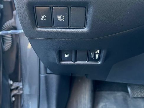 Used 2018 Toyota C-HR XLE FWD image 32
