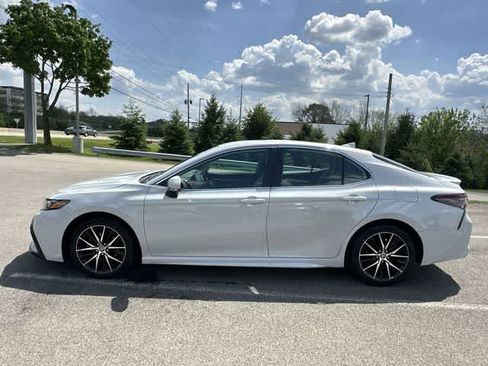 Used 2024 Toyota Camry SE FWD image 2