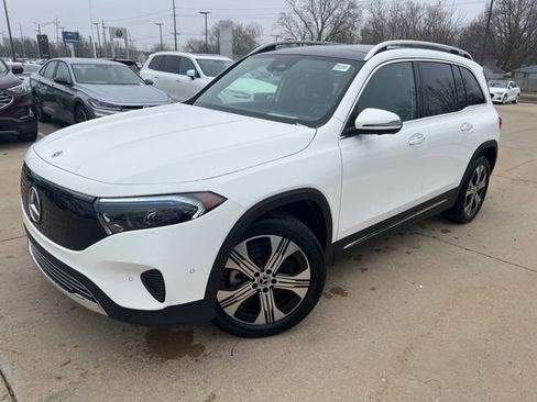 Used 2024 Mercedes-Benz EQB 300 4MATIC image 3