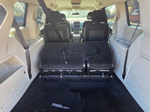 Used 2015 Dodge Grand Caravan SXT image 24